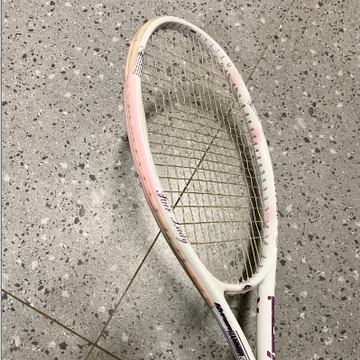 出大学生选修课网球拍